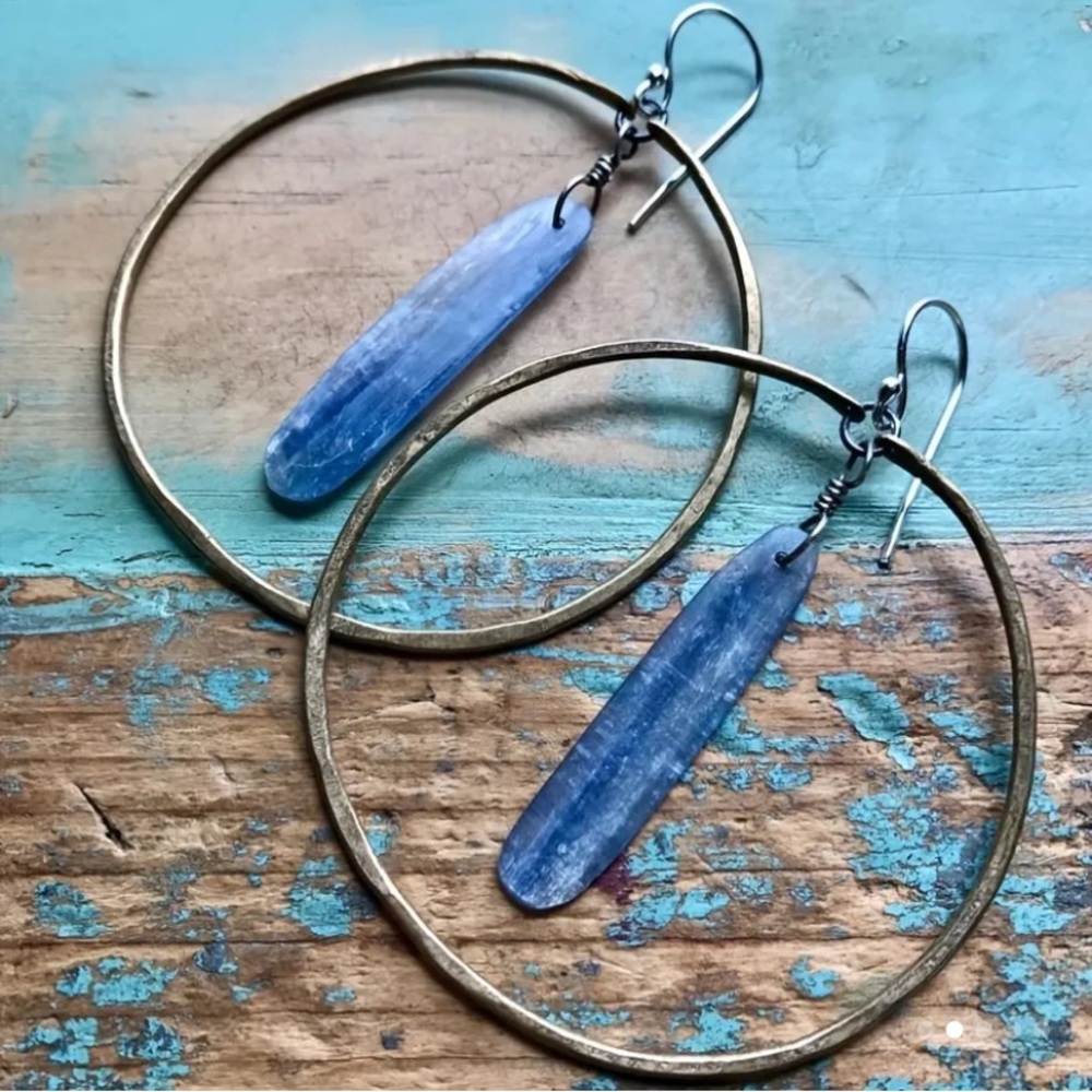 NATURAL STONE HOOP EARRINGS